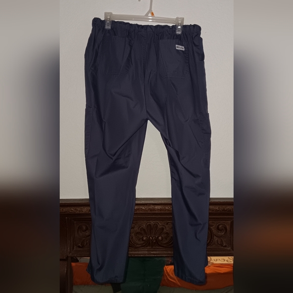 UA scrubs pants 👖, women's sz Medium/Large. 2 for $20 - Picture 5 of 8